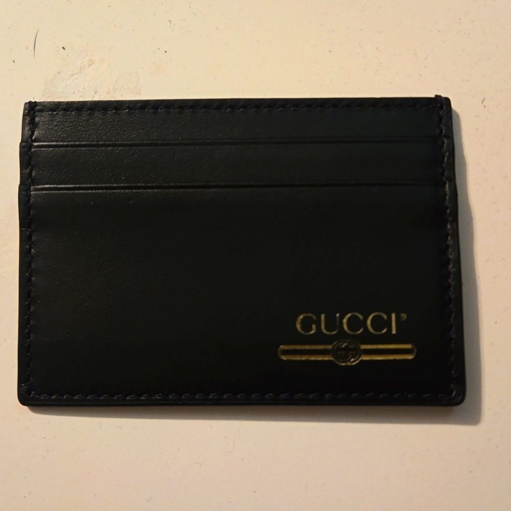 Authentic Gucci 4 Card HolderBlack with Gold NEW